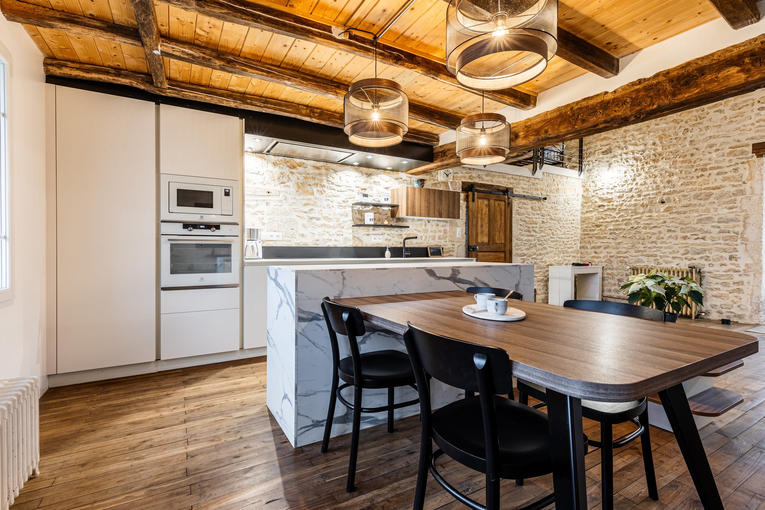 cuisine look industriel avec parquet bois