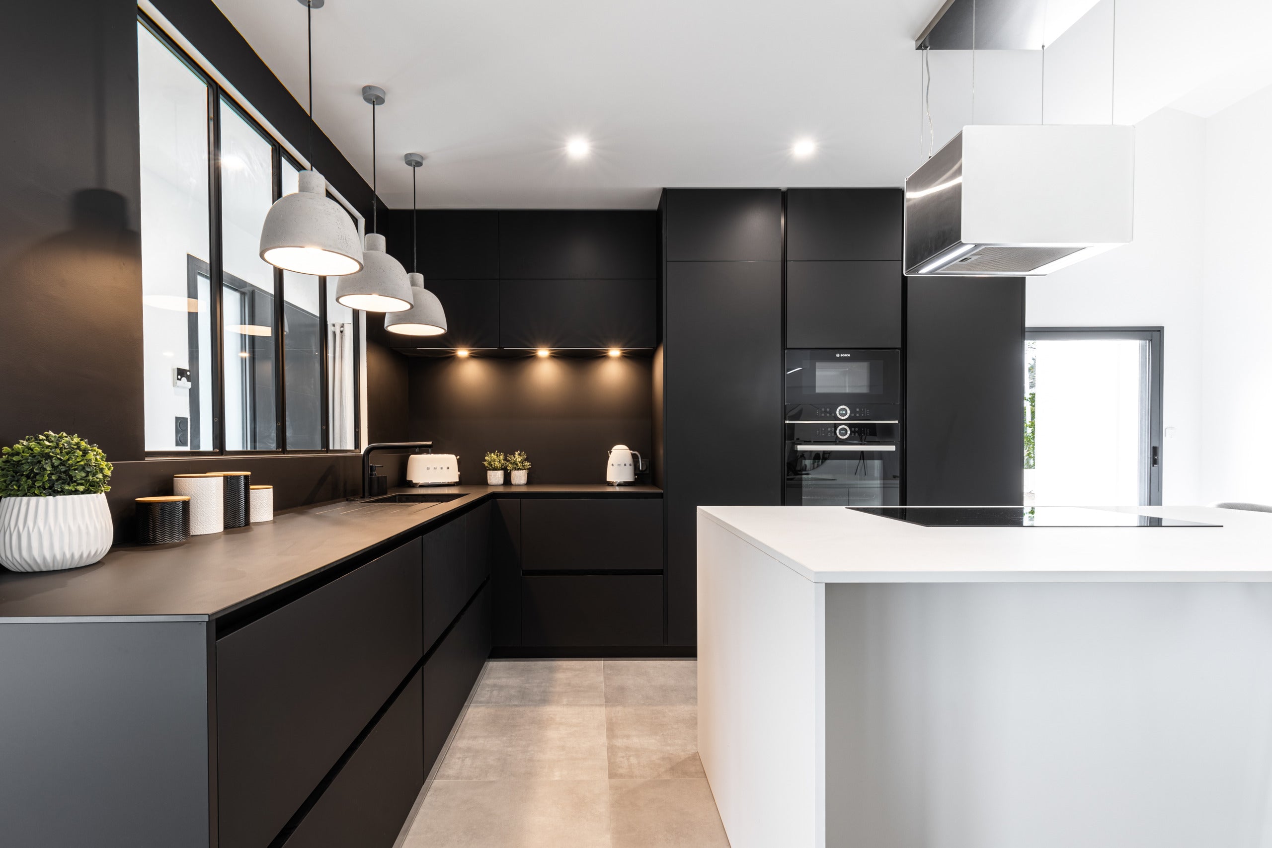 cuisine noire avec mitigeur bradano fino black