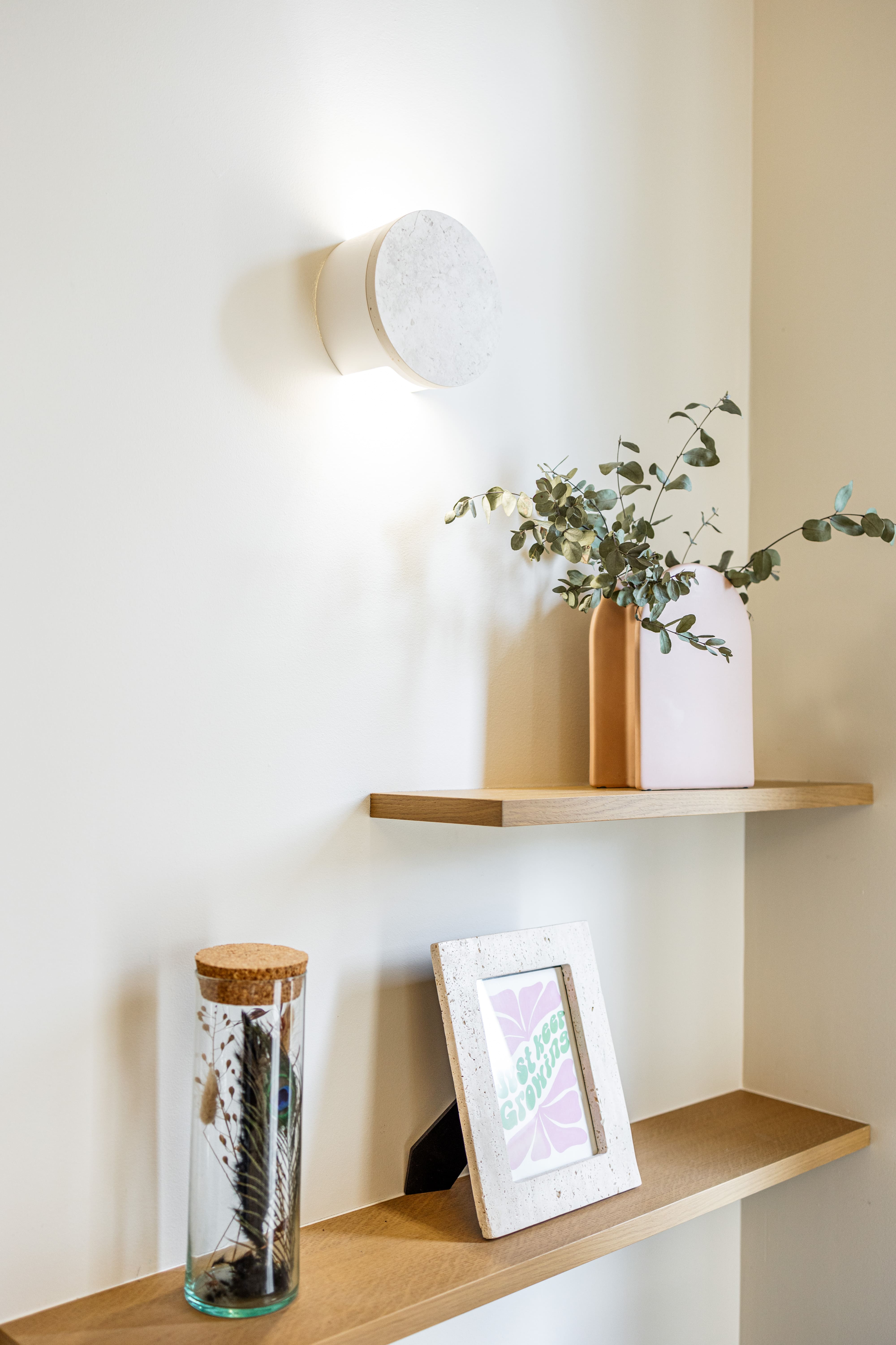 LUNA, Applique murale de Ø15,5 cm revêtue de Dekton Sabbia TK05