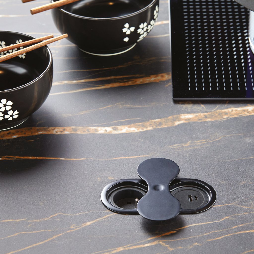 Bloc 1 prise+ 1 USB A+C- EIGHT affleurant à encastrer dans un plan de travail de 5 à 40mm-finition noir mat (RAL9005)- 16A-230V-2P+T