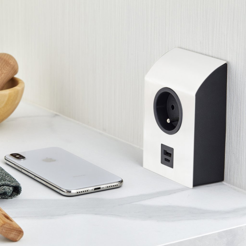 Bloc prise mural MINI BORN - Finition Blanc - 1 prise 16A + USB-A + USB-C