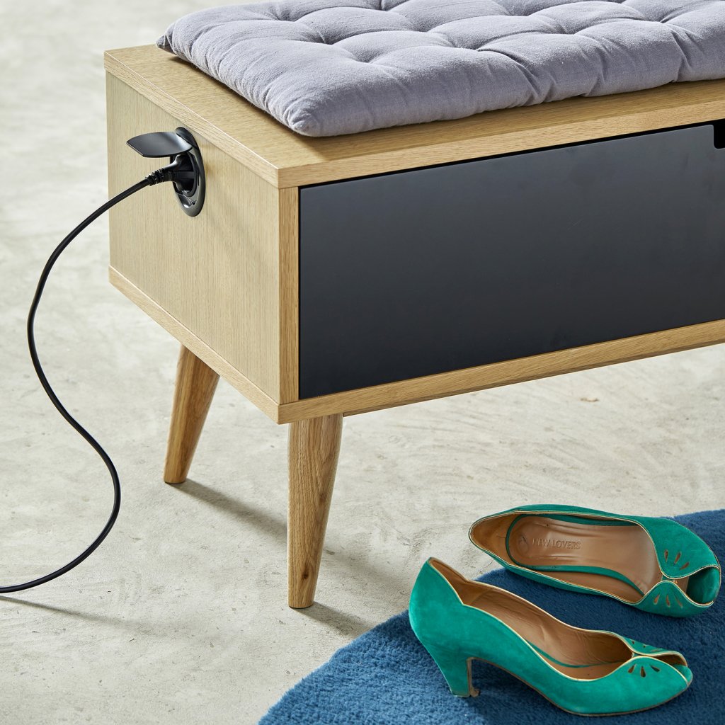 Bloc prise + USB (1A - 5V) affleurant RING à clapet avec système d'assistance à l'ouverture et à la fermeture à encastrer dans un plan de travail de 5 à 45mm - finition chrome noir - 16A - 230V - 2P+T