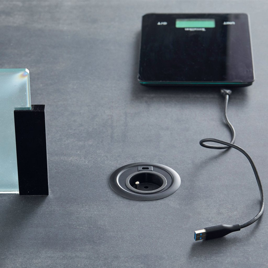 Bloc prise + USB-C DOT sans clapet- Affleurant -Finition Noir mat- 16A - 230V -2P+1T
