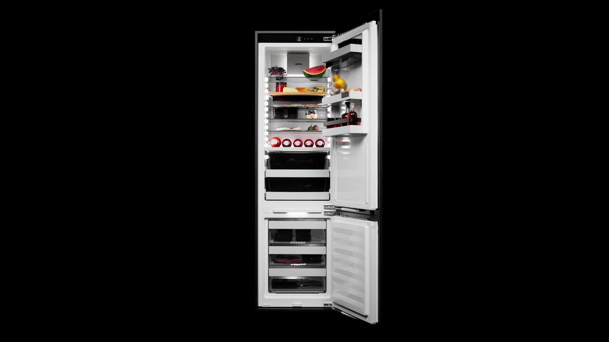 Réfrigérateur BORA Cool Combi XL ouvert, fruits, légumes et boissons rangés avec ordre