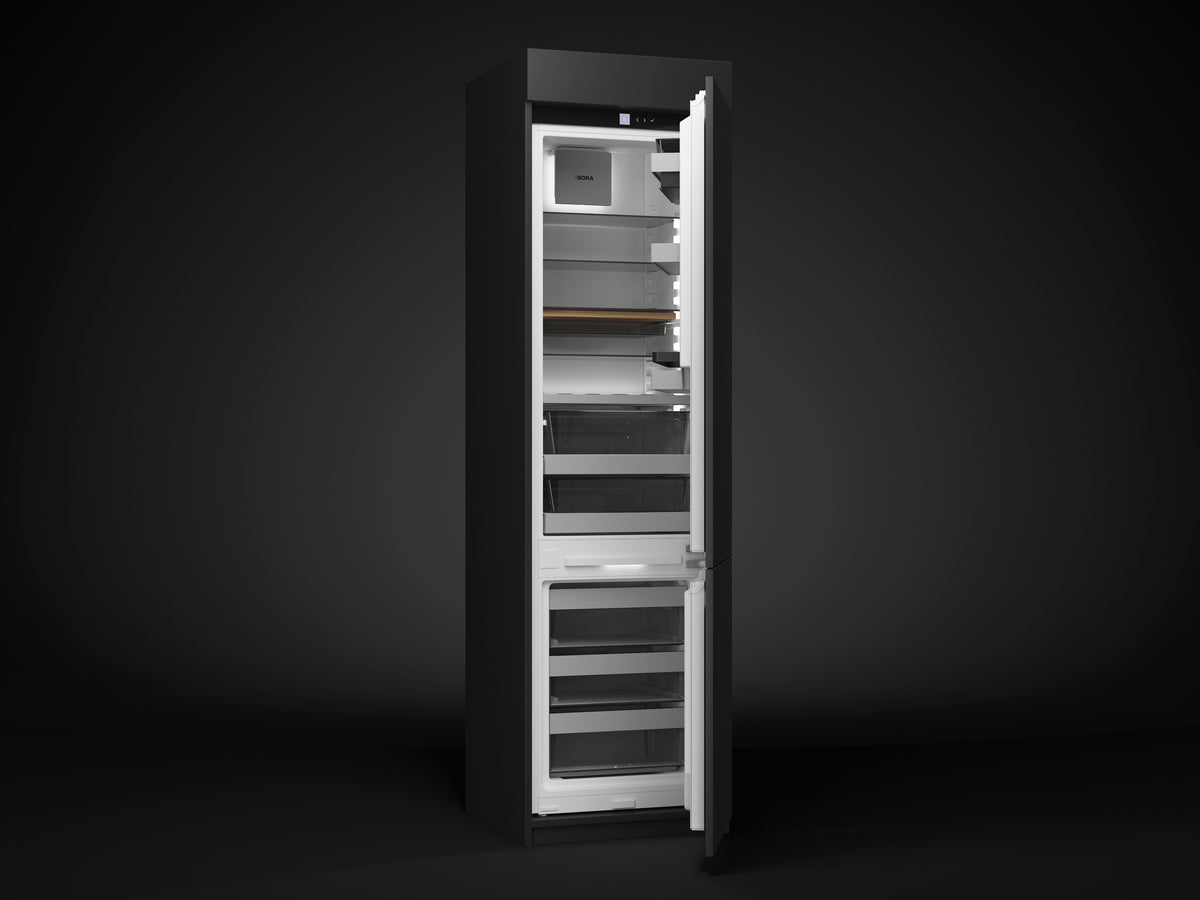 Réfrigérateur-congélateur encastrable BORA Cool Combi XL C194KG ouvert, intérieur éclairé sur fond sombre