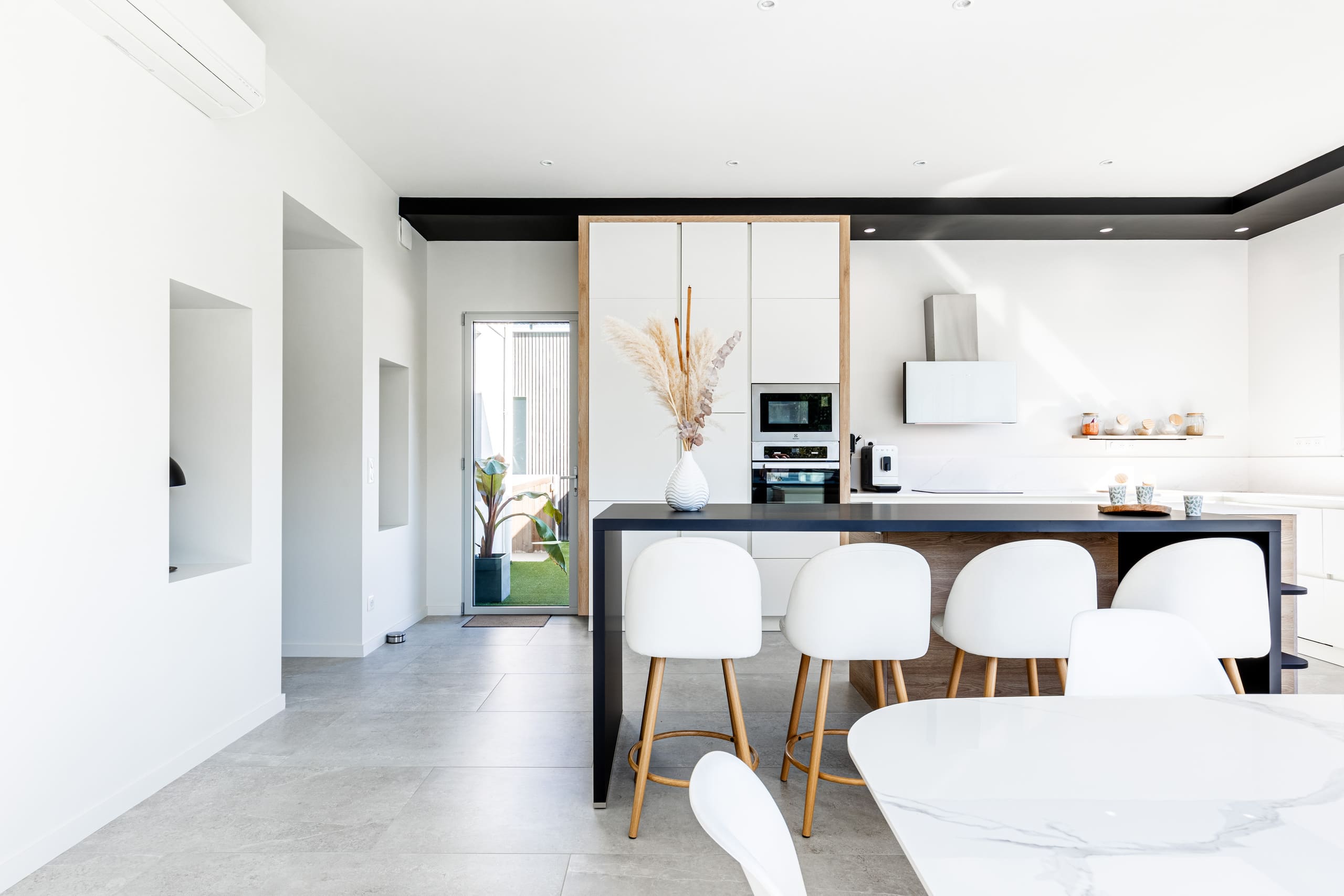 Cuisine architecte avec grand ilôt central