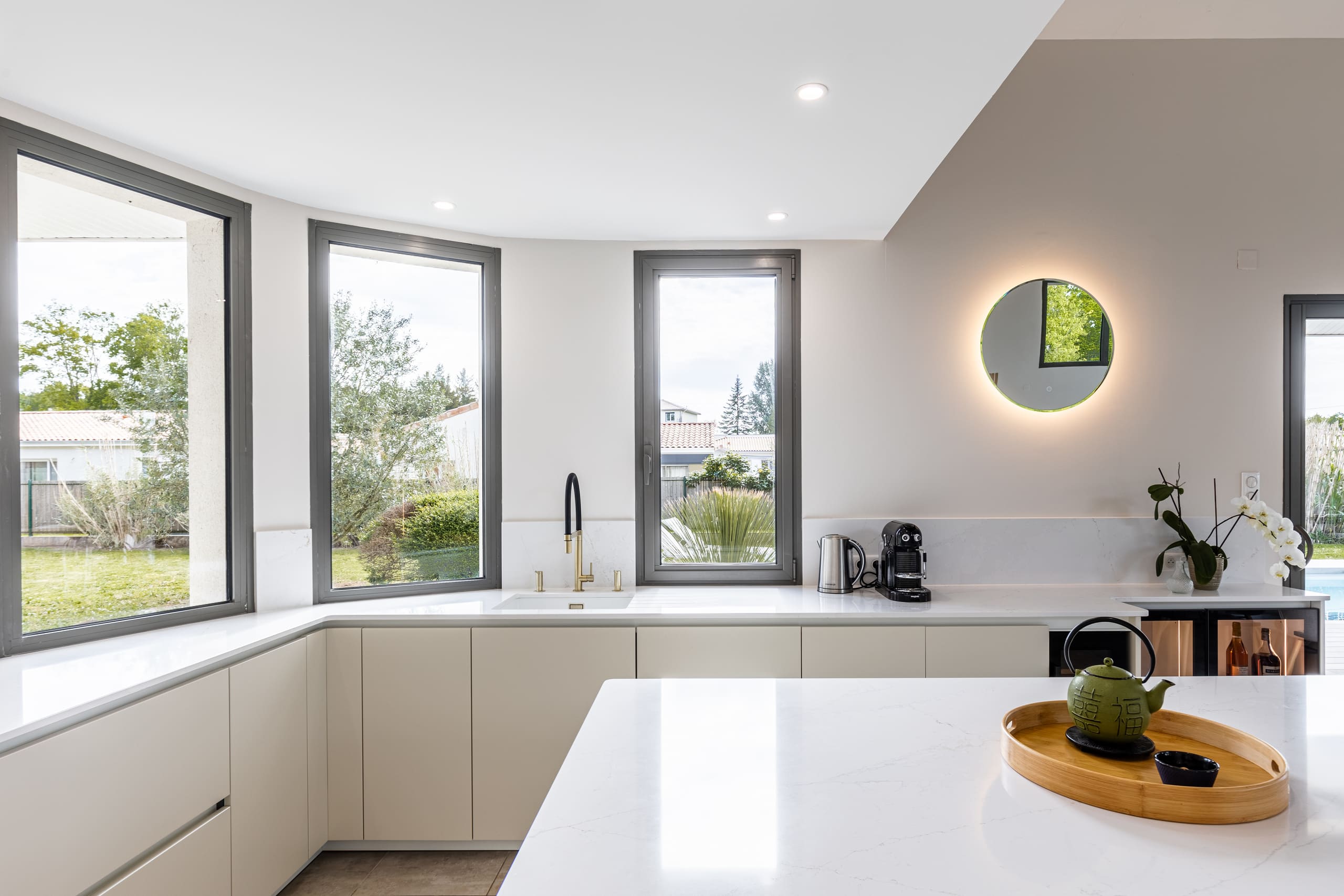 cuisine avec angle arrondi silestone