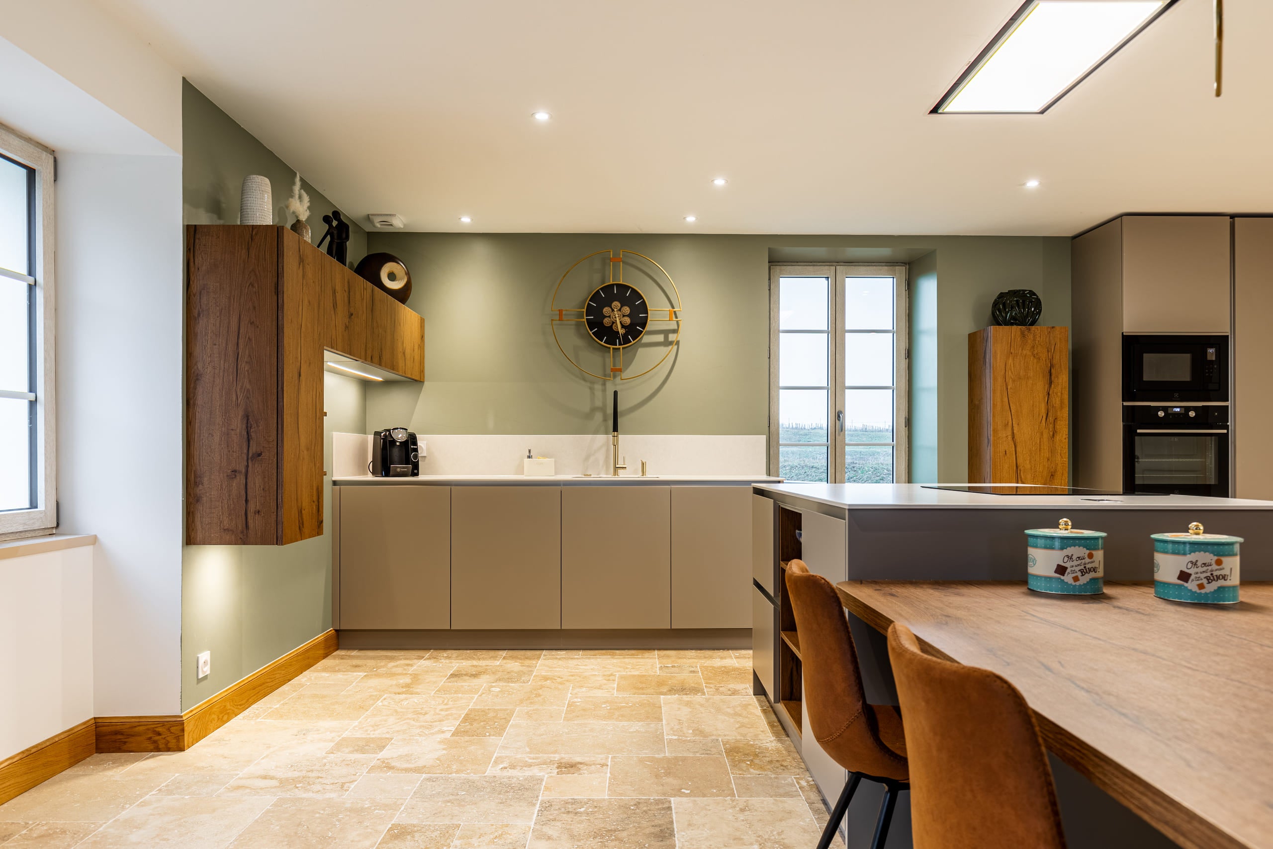 Cuisine haut de gamme beige à Barbezieux