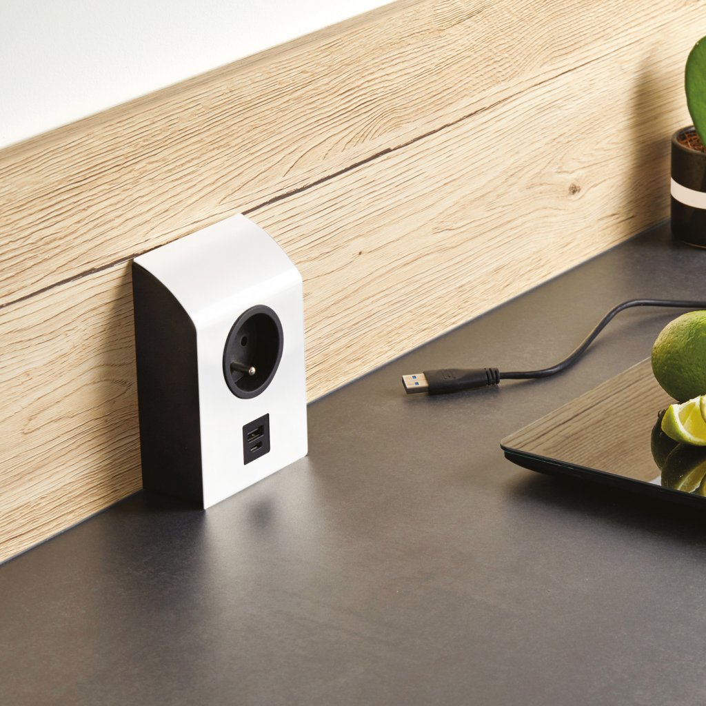 Bloc prise mural MINI BORN - Finition Blanc - 1 prise 16A + USB-A + USB-C