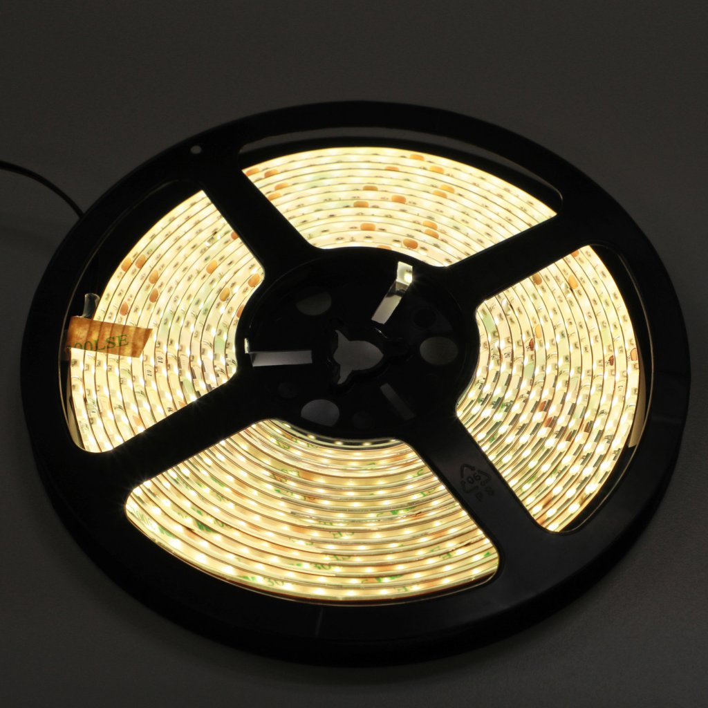 Kit barrette LED 5m avec son convertisseur 75W et son câble d'alimentation 1,5m-9,6 W/m-3000K (blanc chaud)