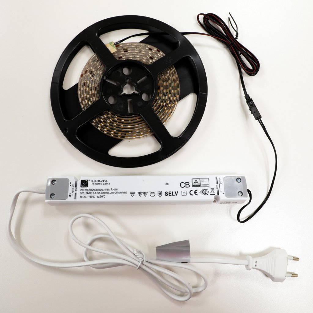 Kit LED flexible 10m avec son convertisseur 75W et son câble d'alimentation 1,5m-3000K-5W/m