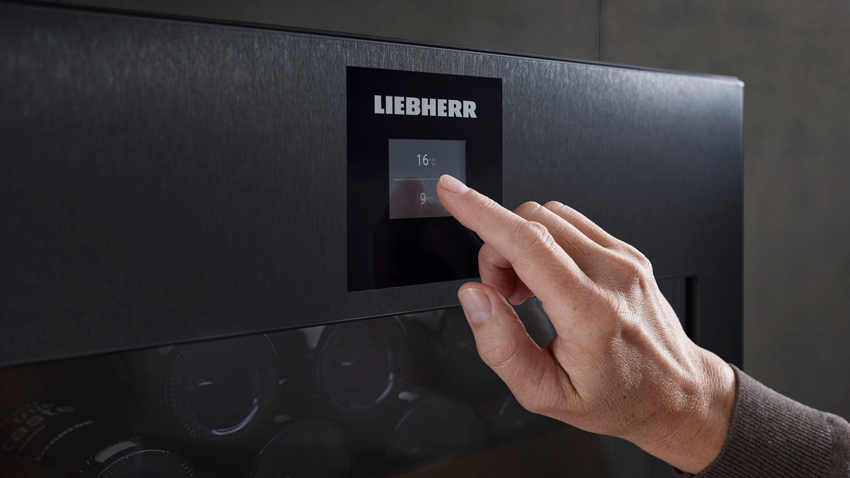 Écran tactile d’une cave à vin Liebherr avec surveillance de la température