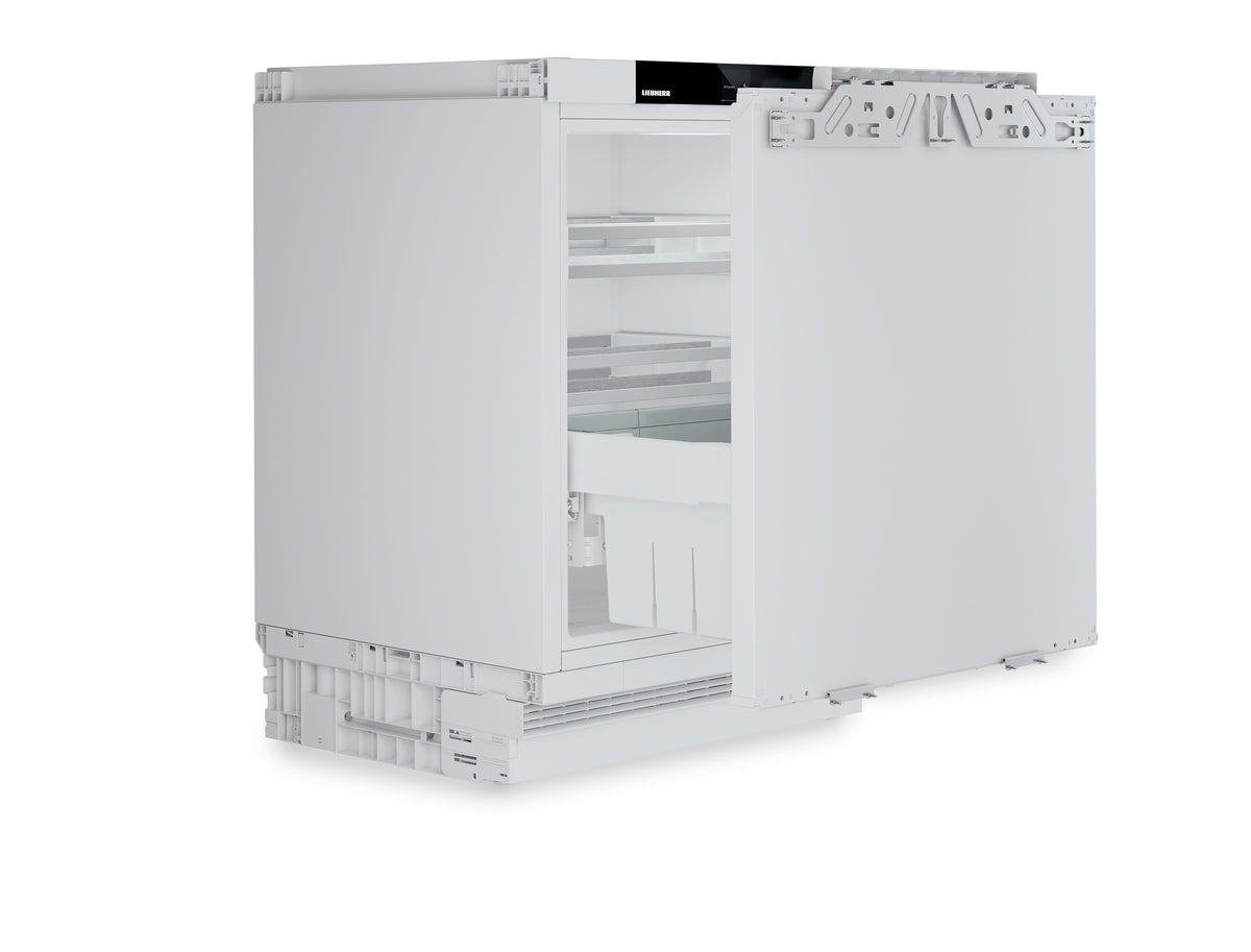 Réfrigérateur sous plan Liebherr URPd 365i ouvert, vide, vue de trois quarts