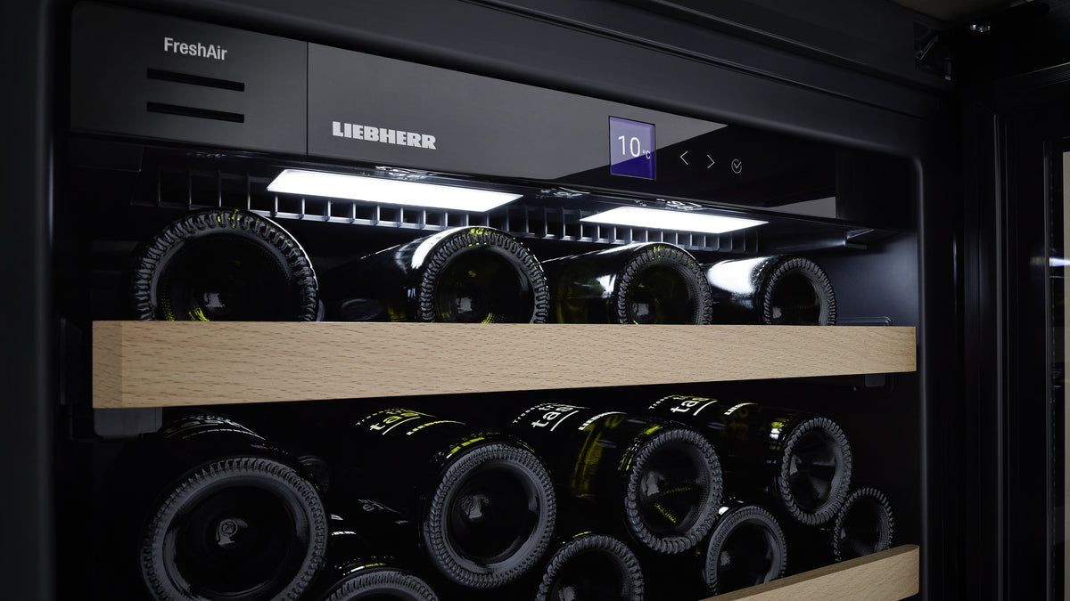 Éclairage LED de présentation dans une cave à vin Liebherr