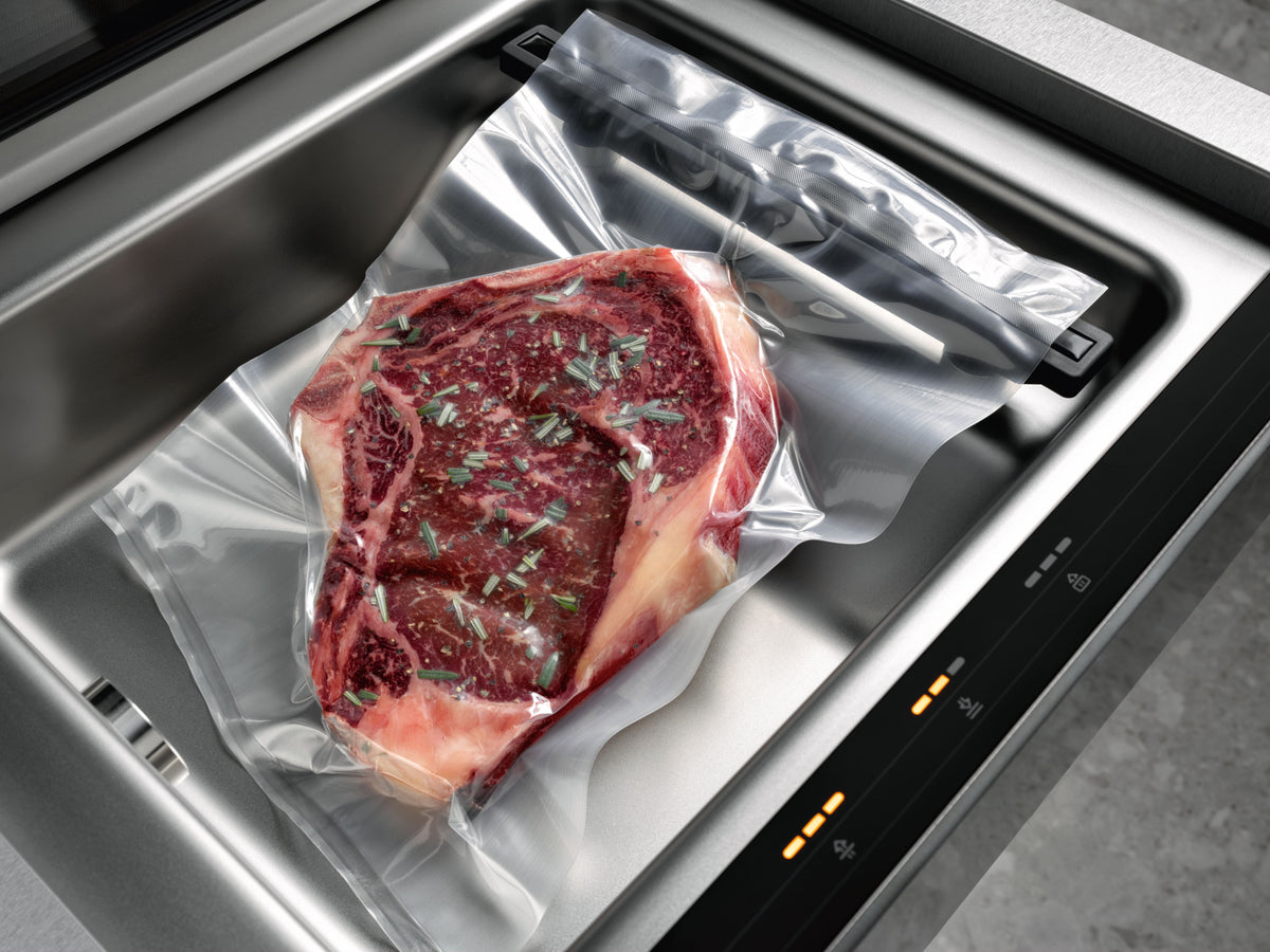 Aliments mis sous vide dans un tiroir de mise sous vide Miele