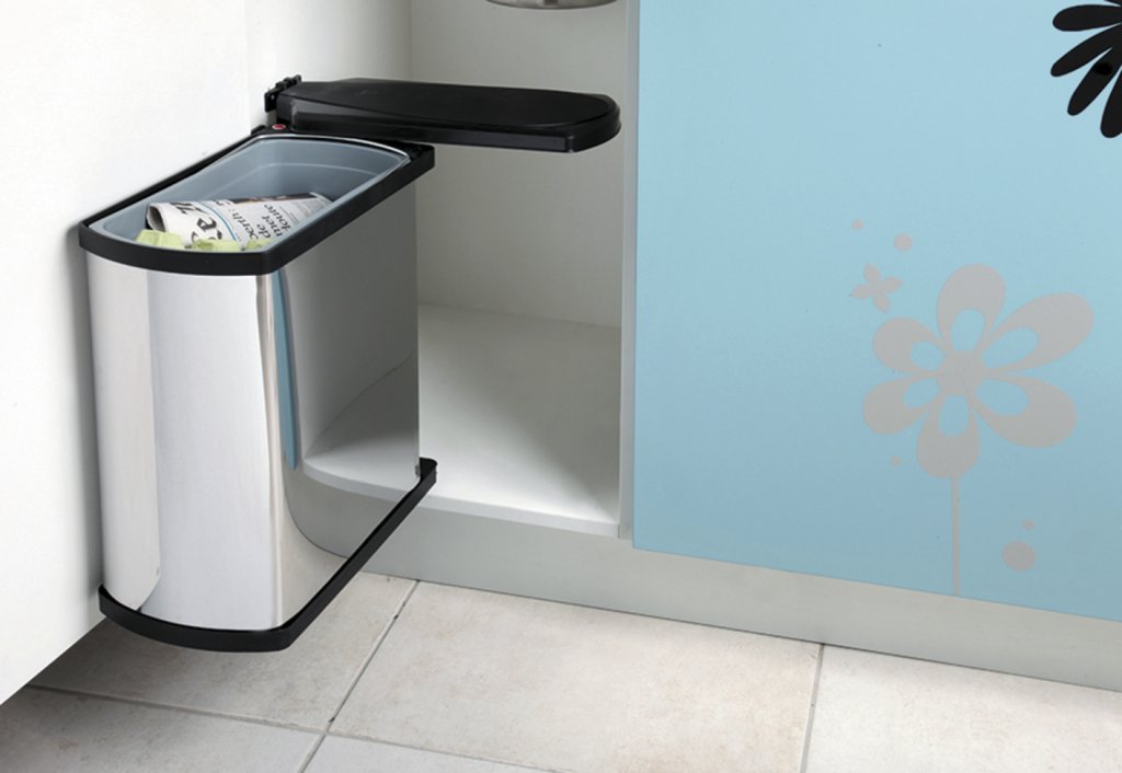 Poubelle B341 blanche installée dans un meuble de cuisine