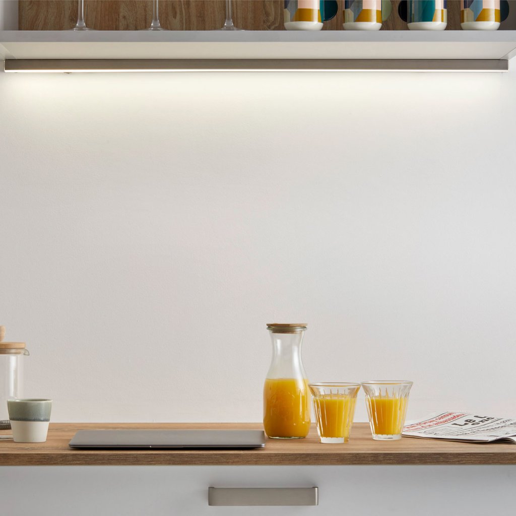 Réglette LED (600x52x23) avec interrupteur à bascule - finition inox brossé - puissance 11W / 1100lm - 3000K