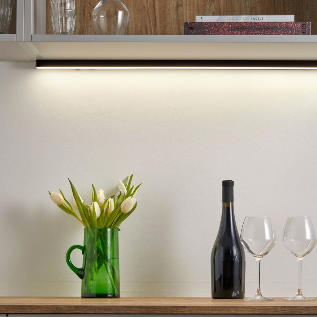 Réglette LED (600x52x23mm) avec interrupteur à bascule - finition noir mat - puissance 11W / 1100lm - 3000K