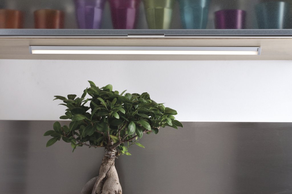 Réglette LED demi-lune (900 x 40 x 20) avec interrupteur sensitif et convertisseur intégré - finition aluminium - puissance 14W / 936lm - 12VDC - 4000K