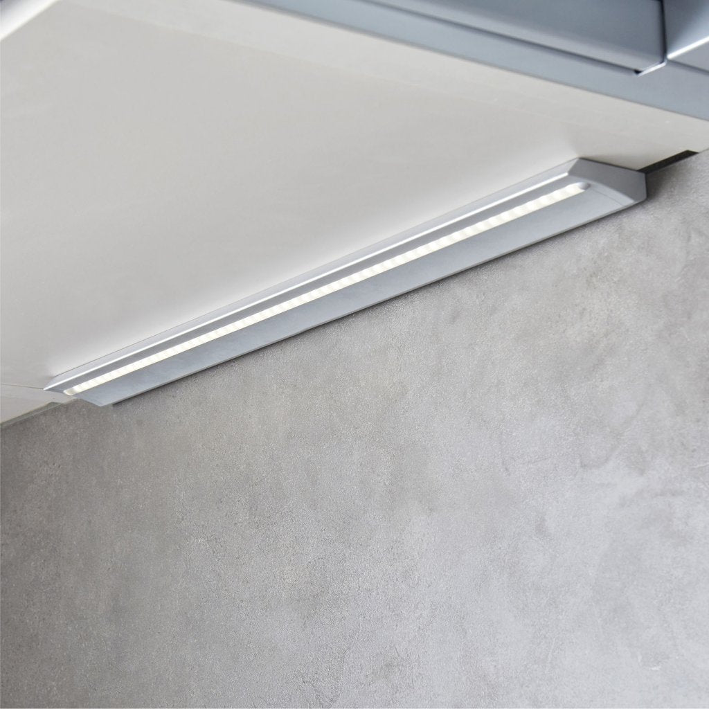 Réglette LED WAVE faible consommation (800x50.7x16.5) avec convertisseur intégré- Sans interrupteur- Finition aluminium anodisé- Puissance 4.6W/530Lm- 230VAC-4000K