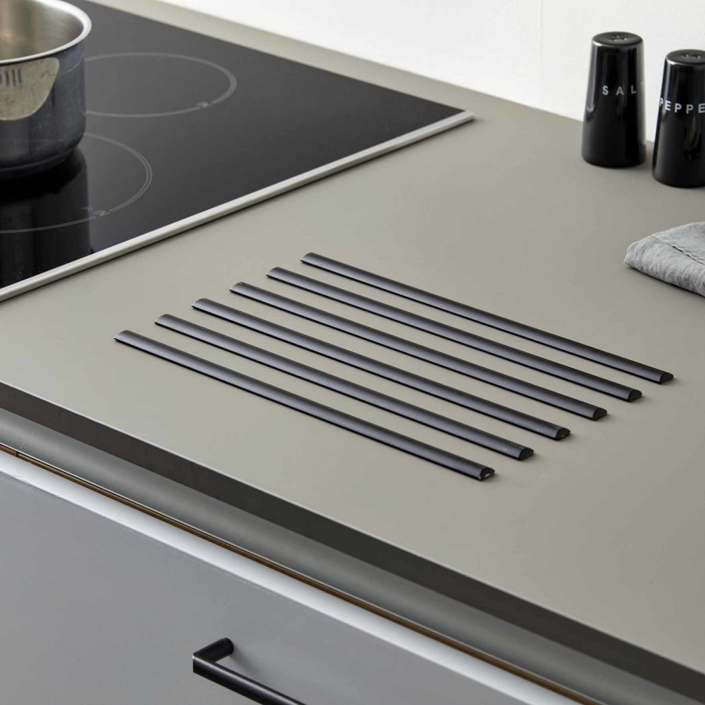 'Repose-casserole' noir-Ep.4mm-Composé de 6 baguettes de 296mm-Pose sans usinage