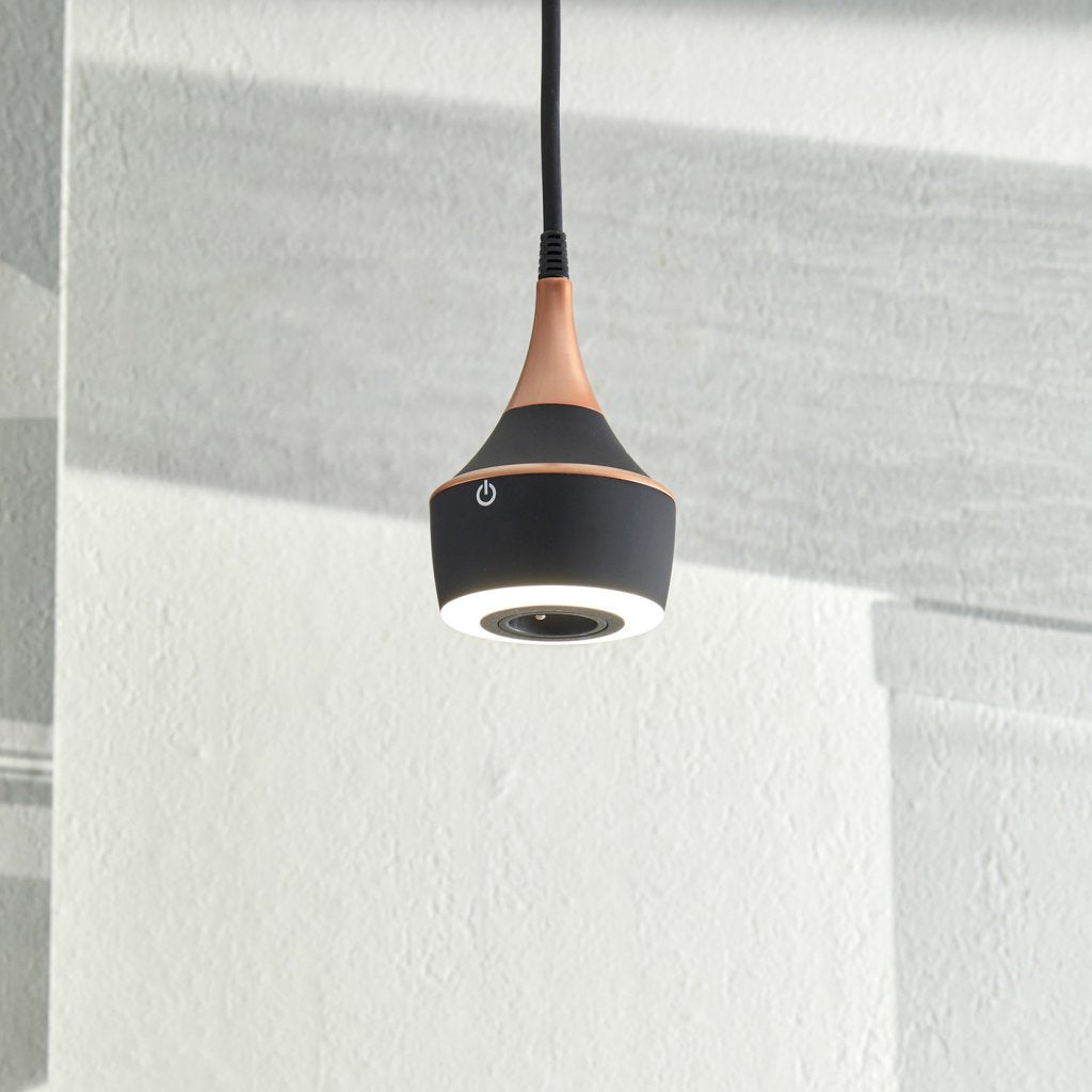 Suspension prise MERCURY incluant un éclairage LED équipé d'un interrupteur tactile avec variateur d'intensité (8W / 210lm - 4000k) - finition noir mat - collerette cuivre mat - hauteur de câble réglable - 16A - 230V - 2P+T