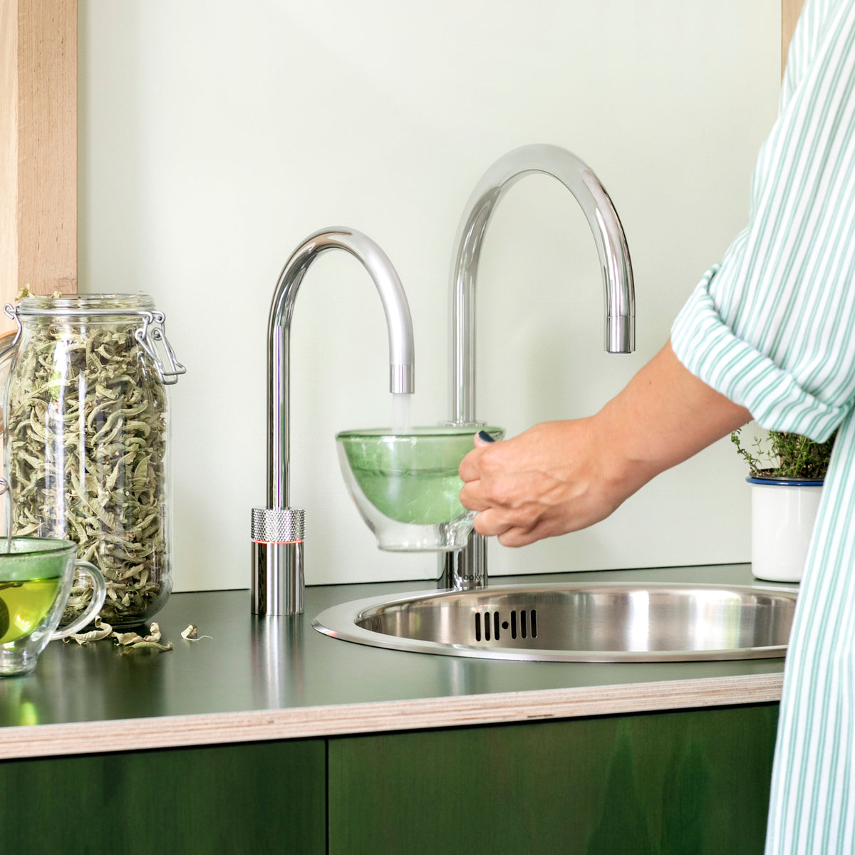 Quooker Nordic Round Twintaps Chrome en situation dans une cuisine