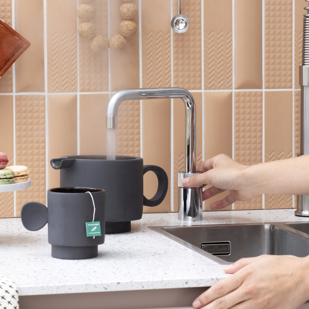 Robinet Quooker Nordic Square Chrome en situation dans une cuisine