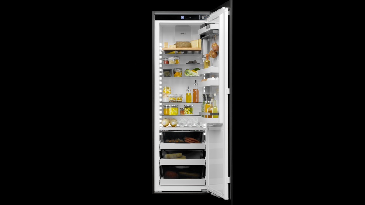 Réfrigérateur BORA Cool ouvert, aliments frais rangés avec ordre