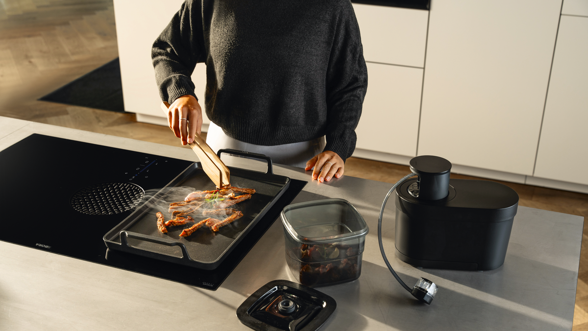 BORA QVac All Black Move en situation dans une cuisine