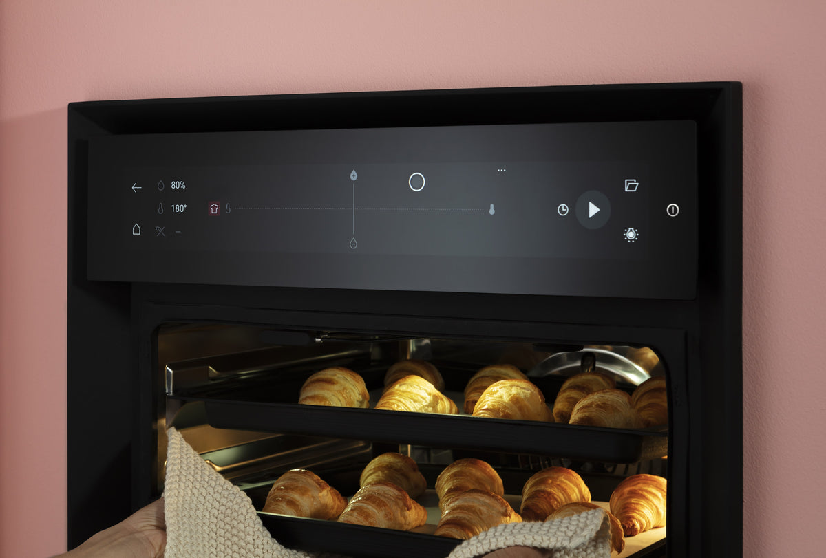 Croissants dorés cuits avec un programme du four BORA X BO