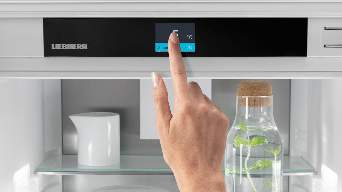 Écran couleur Touch & Swipe d’un réfrigérateur Liebherr