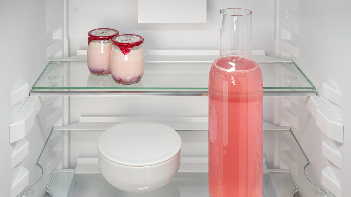 Clayette en verre séparable avec carafe dans un réfrigérateur Liebherr