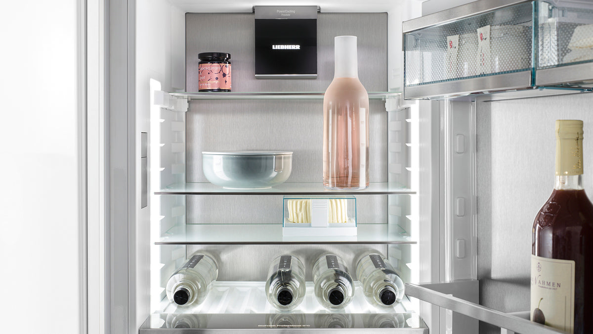 Un intérieur inox, de la porte à la paroi.