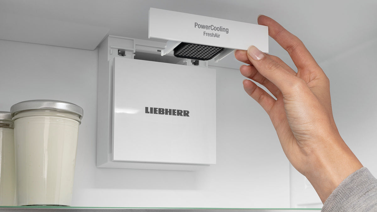 Remplacement du filtre FreshAir dans un réfrigérateur Liebherr