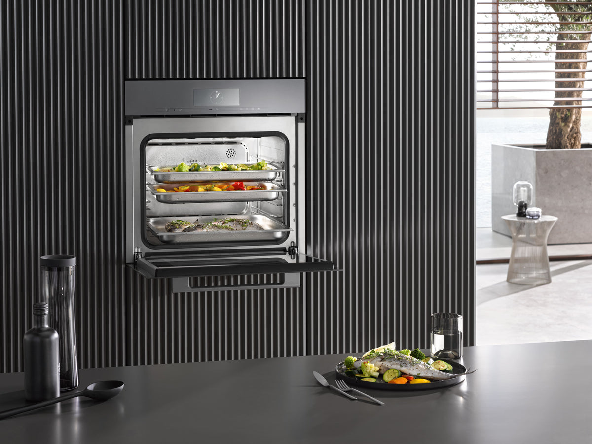 Cuisson automatique de menus dans un four vapeur combiné Miele