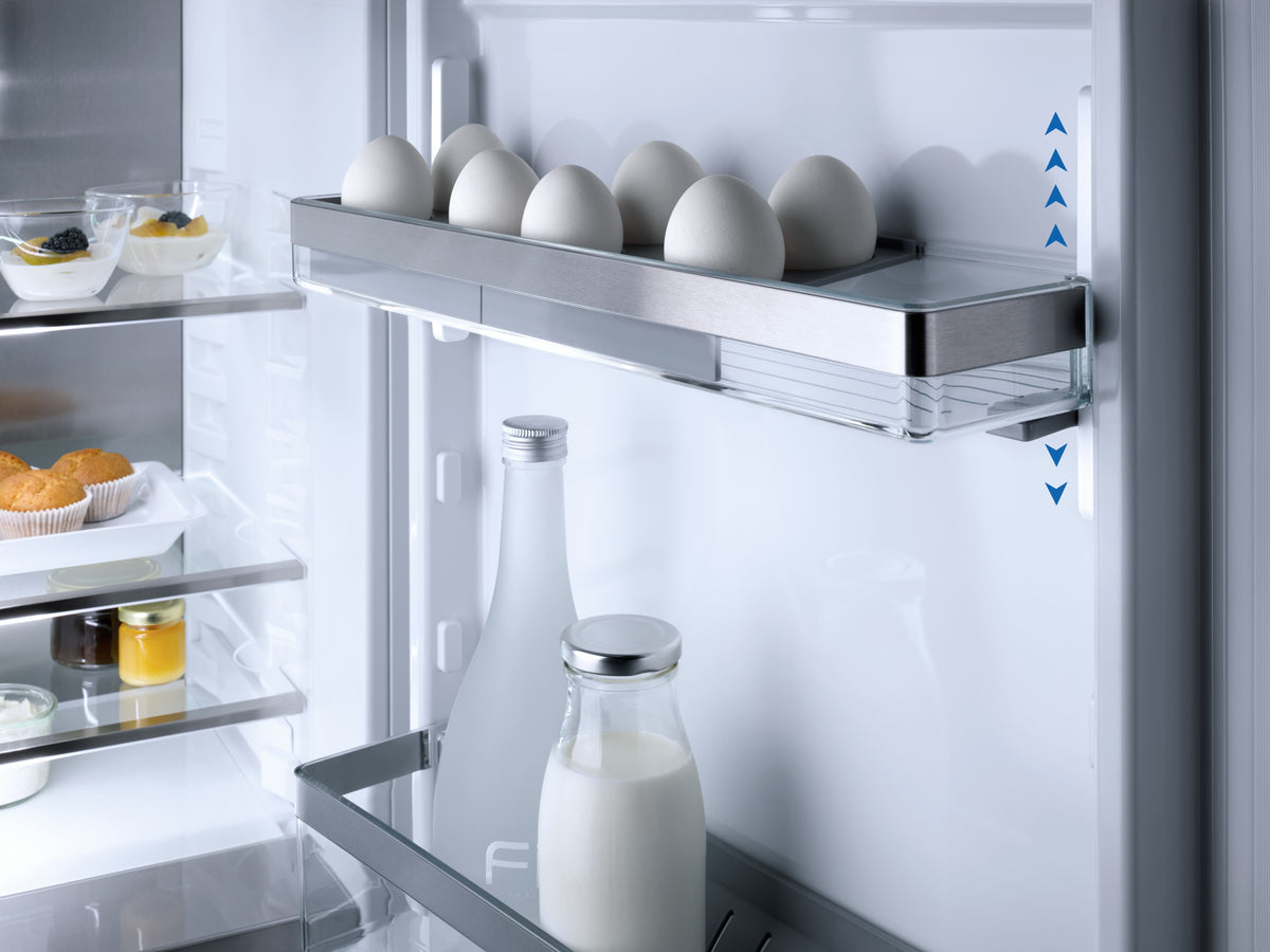 Balconnets de contreporte réglables en hauteur du réfrigérateur encastrable Miele K 7373 B