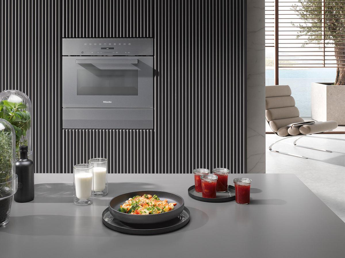 Plat cuit et doré en mode combiné micro-ondes et gril Miele