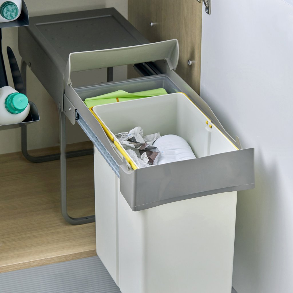 Poubelle MSA 226-G installée dans un meuble de cuisine