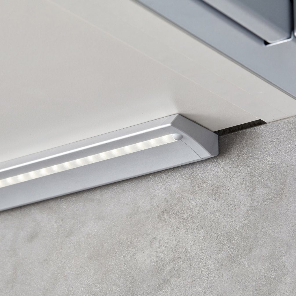 Réglette LED WAVE (500 x 50,7 x 16,5) avec interrupteur infra-rouge et convertisseur intégré - finition aluminium anodisé - puissance 5W / 373lm - 230VAC - 4000K