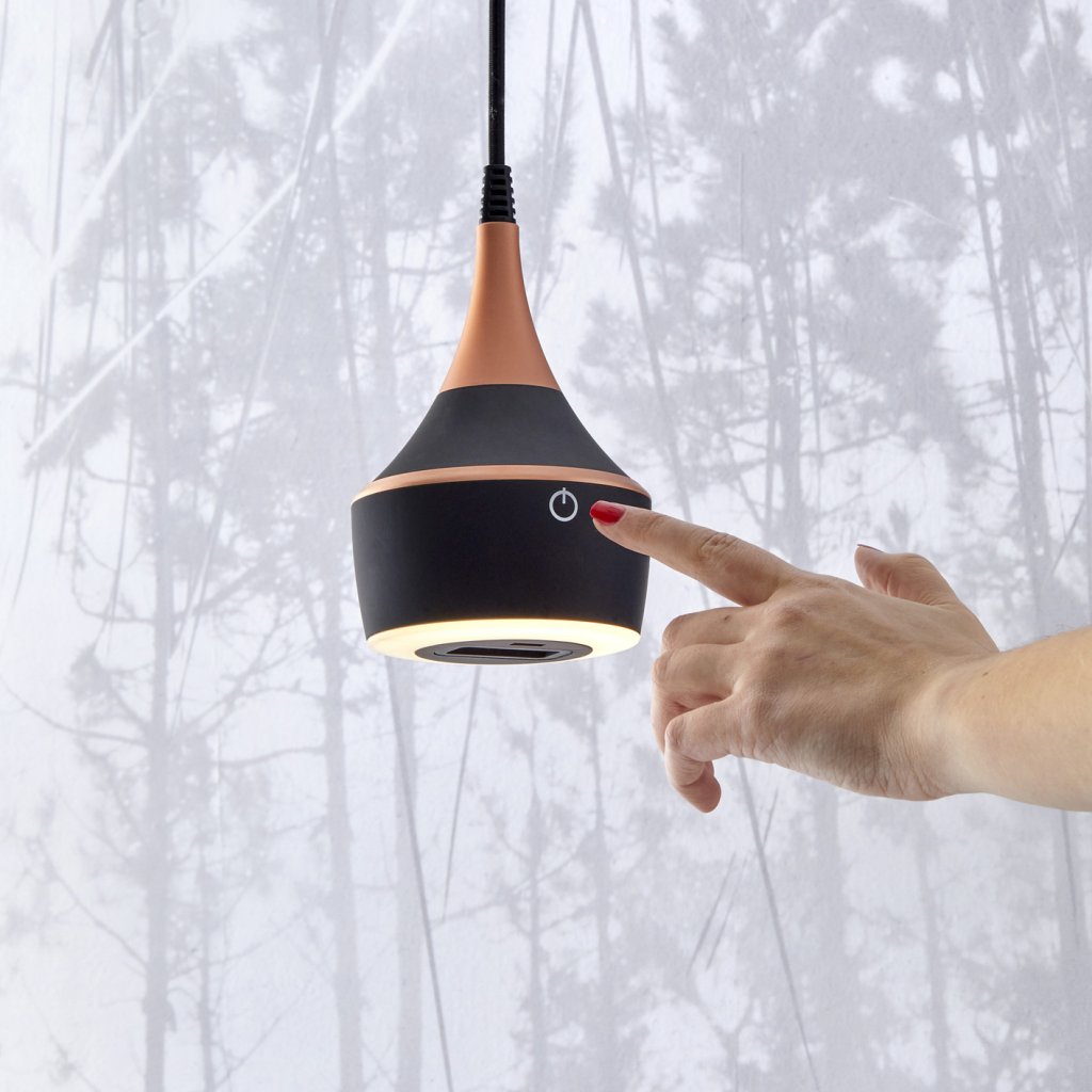 Suspension prise MERCURY incluant un éclairage LED équipé d'un interrupteur tactile avec variateur d'intensité (5W / 210lm - 4000k) finition cuivre mat, 1 prise 6A, 1 prise USB 5V 2A - hauteur de câble réglable